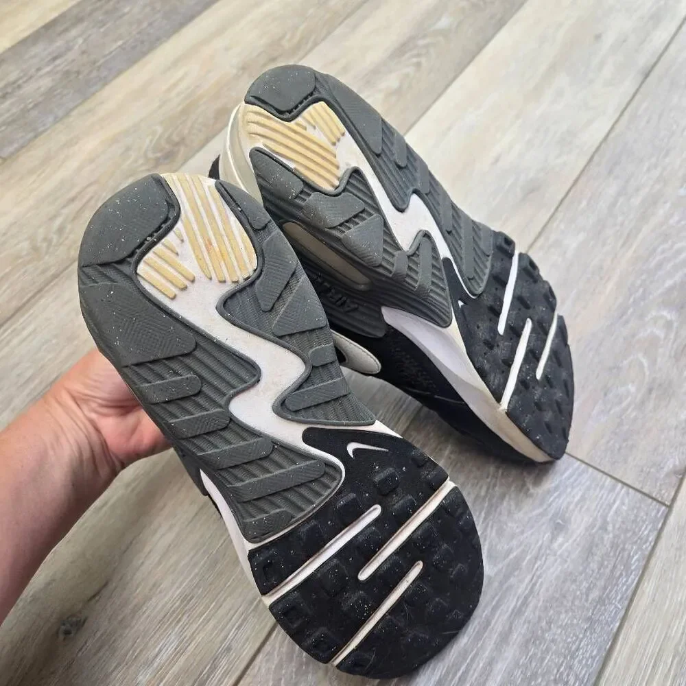 Nike Air Max Excee shoes black and white sneakers women's size 6.5 active
